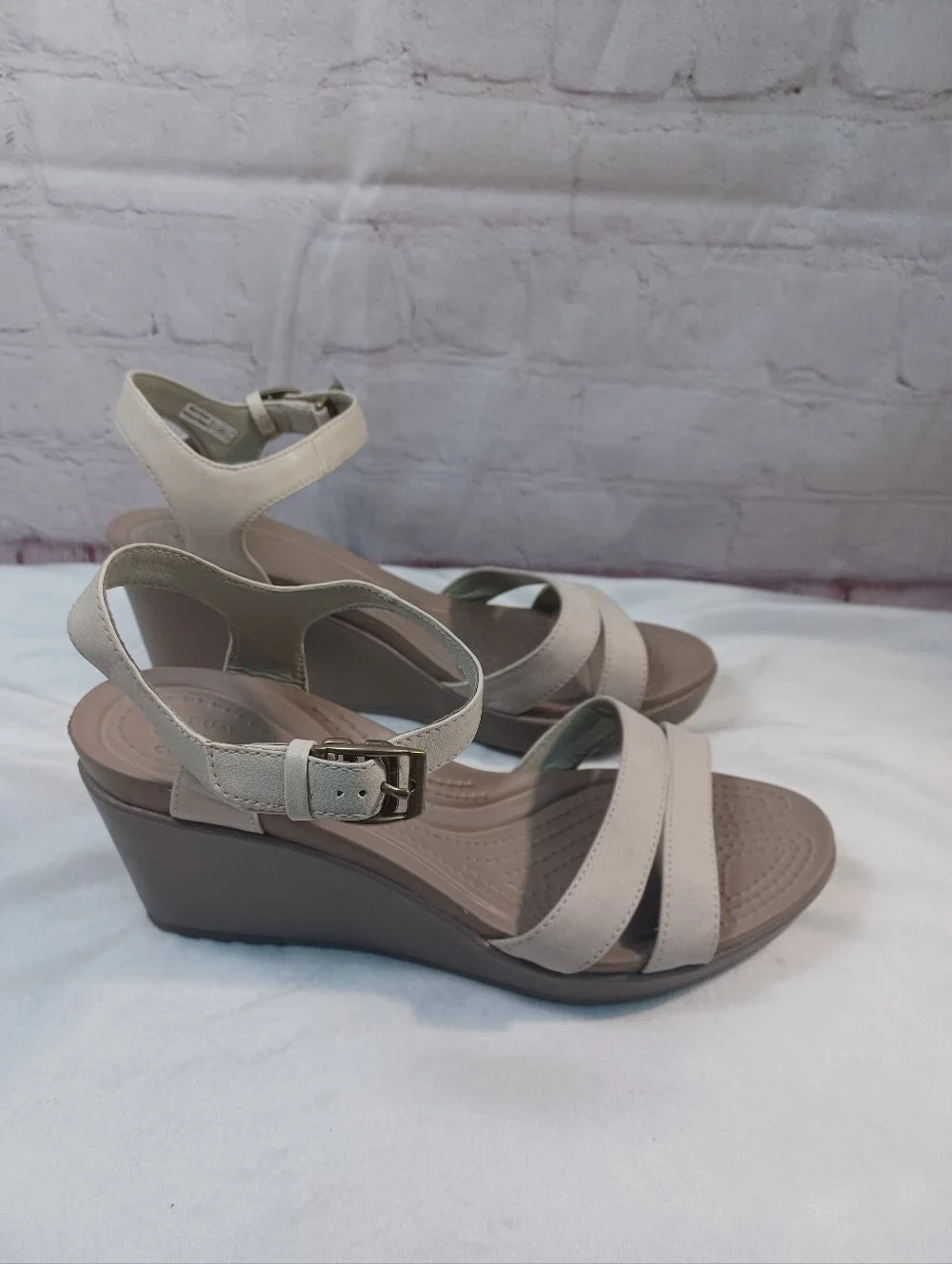 crocs leigh beige ankle strap wedge sandals women’s size 10